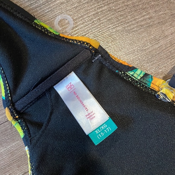 NWOT Lemons Bikini Top. XL - Picture 7 of 9